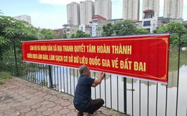 Vì sao người dân phải nộp sổ đỏ photocopy để 'làm sạch dữ liệu đất đai'?