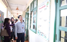 Thường trực Hội đồng nhân dân xã Phú Nghĩa tổ chức khảo sát cơ sở vật chất của một số trường học trên địa bàn xã