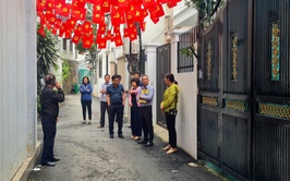 Thường trực Đảng ủy phường Bồ Đề khảo sát thực tế theo kiến nghị của các tổ dân phố tại kỳ họp giao ban quý III năm 2025