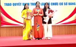 Trao các quyết định thành lập Tổ chức cơ sở Đảng