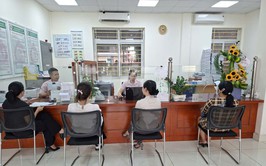 Phòng giao dịch NHCSXH Đông Anh giải ngân khoản vay đầu tiên theo chương trình “Sinh viên ngành STEM”.