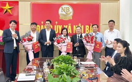 ĐẢNG ỦY - UBND XÃ NỘI BÀI TỔ CHỨC HỘI NGHỊ CÔNG BỐ VÀ TRAO CÁC QUYẾT ĐỊNH VỀ CÔNG TÁC CÁN BỘ