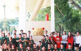 Đảng ủy - HĐND - UBND - Ủy ban MTTQ Việt Nam phường Yên Sở tổ chức Gắn biển công trình cho hai dự án giáo dục trọng điểm