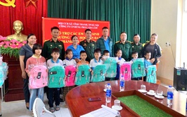 HỘI CỰU CHIẾN BINH XÃ VĨNH THANH VẬN ĐỘNG TRAO TẶNG 620 CẶP SÁCH CHO HỌC SINH VÙNG LŨ TỈNH THÁI NGUYÊN

