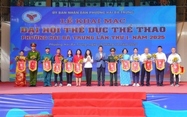 Lễ khai mạc Đại hội Thể dục Thể thao phường Hai Bà Trưng lần thứ I: Ngày hội lớn của toàn dân rèn luyện thân thể theo gương Bác Hồ vĩ đại.
