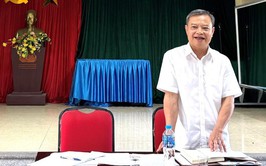 Đồng chí Hồ Trung Nghĩa Phó Bí thư Đảng uỷ, Chủ tịch UBND xã dự sinh hoạt chi bộ tại chi bộ thôn Đồng Nhân