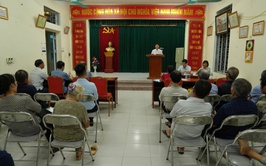 Đồng chí Khuất Hữu Tuấn - Phó Bí thư thường trực Đảng ủy xã dự sinh hoạt Chi bộ thôn Ngọc Liên