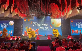 Chi hội Phụ nữ và Đoàn thanh niên phường Tây Hồ tổ chức đêm hội Trung thu cho con em cán bộ, chiến sĩ