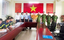 UBND xã Thuận An thăm, chúc mừng Đội Chữa cháy và cứu nạn cứu hộ khu vực số 19 nhân Ngày truyền thống lực lượng Cảnh sát PCCC