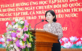 XÃ YÊN LÃNG KHAI MẠC VÀ PHÁT ĐỘNG TUẦN LỄ HƯỞNG ỨNG HỌC TẬP SUỐT ĐỜI VÀ HƯỞNG ỨNG NGÀY CHUYỂN ĐỔI SỐ QUỐC GIA 2025; KHEN THƯỞNG CÁC TẬP THỂ, CÁ NHÂN CÓ THÀNH TÍCH XUẤT SẮC