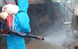TRẠM Y TẾ THỰC HIỆN PHUN KHỬ KHUẨN PHÒNG CHỐNG DỊCH BỆNH SAU NGẬP LỤT TẠI TDP SỐ 2,3 MIÊU NHA - HẬU QUẢ MƯA BÃO SỐ 10 – CHUẨN BỊ PHÒNG CHỐNG BÃO SỐ 11