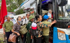 Xã Dương Hoà tổ chức đưa 94 người có công trên địa bàn xã đi điều dưỡng, chăm sóc sức khoẻ tập trung