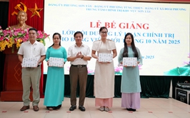 Sơn Tây: bế giảng lớp Bồi dưỡng lý luận chính trị cho đảng viên mới tháng 10 năm 2025