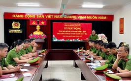 Công an phường Lĩnh Nam chung tay ủng hộ đồng bào vượt qua bão số 10 trong không khí trang nghiêm của
Lễ chào cờ tháng 10.