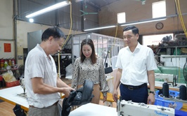 Thường trực Đảng ủy xã Gia Lâm làm việc với hợp tác xã làng nghề Kiêu Kỵ