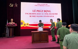 Công an phường Cầu Giấy chung tay ủng hộ đồng bào bị thiệt hại do cơn bão số 10
