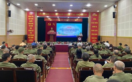 UBND phường Long Biên tổ chức Hội nghị Giao ban BCĐ 197 phường và lực lượng tham gia bảo vệ an ninh trật tự cơ sở về kết quả thực hiện các nhiệm vụ trong quý III/2025 và triển khai nhiệm vụ trọng tâm 03 tháng cuối năm 2025