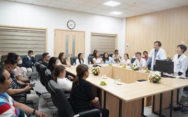 Bệnh viện Ung bướu Hà Nội tiếp đoàn bác sĩ chuyên khoa ung bướu Philippines đến thăm và làm việc