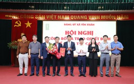Yên Xuân: Hội nghị công bố và trao quyết định về công tác cán bộ