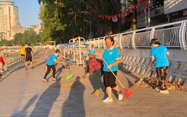 Hội LHPN Phường Ô Chợ Dừa ra quân vệ sinh môi trường