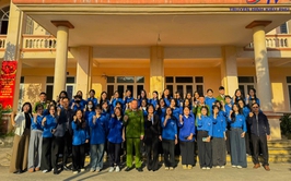 Xã Kiều Phú tăng cường hỗ trợ người dân cập nhật dữ liệu đăng ký xe tại các thôn trên địa bàn