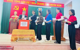 Trường Mầm non Sơn Đông chia sẻ cùng nhân dân miền Trung – Tây Nguyên