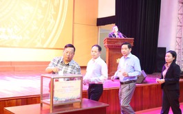 Cán bộ và nhân dân xã Quang Minh xã Quang Minh ủng hộ đồng bào miền Trung - Tây Nguyên khắc phục hậu quả do mưa lũ