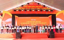 Lễ bế mạc “Lễ hội vinh danh làng nghề và Tuần Văn hoá – Du lịch, Thương mại làng nghề năm 2025” tại xã Phú Xuyên