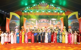 CHƯƠNG TRÌNH TRÌNH DIỄN ÁO DÀI – RỰC RỠ SẮC MÀU LỄ HỘI VINH DANH LÀNG NGHỀ XÃ PHÚ XUYÊN 2025