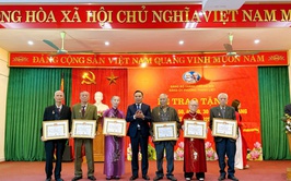 47 Đảng viên phường Thanh Liệt vinh dự nhận Huy hiệu Đảng đợt 7/11/2025