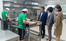 KIỂM TRA AN TOÀN THỰC PHẨM BẾP ĂN TẬP THỂ TẠI TRƯỜNG TIỂU HỌC TRẦN PHÚ PHƯỜNG LĨNH NAM