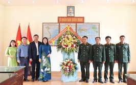PHÓ BÍ THƯ THƯỜNG TRỰC ĐẢNG ỦY XÃ TRUNG GIÃ THĂM, CHÚC MỪNG CÁC ĐƠN VỊ QUÂN ĐỘI NHÂN DỊP KỶ NIỆM 81 NĂM NGÀY THÀNH LẬP QĐND VIỆT NAM