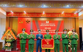Công an phường Thanh Liệt vinh dự nhận Cờ đơn vị dẫn đầu phong trào thi đua “Vì an ninh Tổ quốc” năm 2025