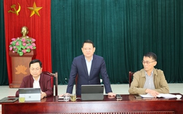 Đồng chí Bí thư Đảng ủy xã Tiến Thắng Hoàng Anh Tuấn làm việc với Chi bộ thôn Bạch Trữ