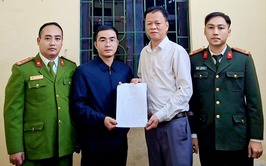 Đồng chí Hoàng Văn Tặng trao trả 900 triệu đồng do chuyển nhầm - Một nghĩa cử cao đẹp