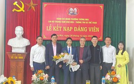 Chi bộ Trung tâm Văn hóa Thông tin và Thể thao phường Tương Mai tổ chức Lễ kết nạp đảng viên mới