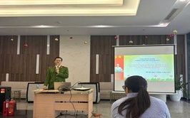 Phòng Cảnh sát PCCC&CNCH phối hợp với UBND phường Long Biên tổ chức tuyên truyền, phổ biến kiến thức pháp luật về PCCC và kỹ năng PCCC cho chung cư trên địa bàn phường.