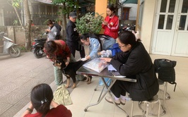 Phường Vĩnh Hưng Triển khai tổ chức tiêm phòng dại cho đàn chó mèo năm 2025 trên địa bàn phường.