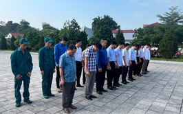 Thị trấn Quốc Oai: Dâng hương, viếng Nghĩa trang liệt sỹ nhân kỷ niệm 50 năm ngày Giải phóng miền Nam thống nhất đất nước (30/4/1975-30/4/2025)