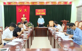 Đồng chí Chủ tịch huyện kiểm tra công tác xử lý vi phạm đất đai tại các xã: Vân Canh, Đức Giang