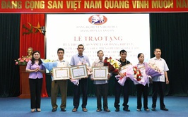 Vân Côn trao Huy hiệu Đảng đợt 19/5 và tổng kết thực hiện Chỉ thị số 05 của Bộ Chính trị