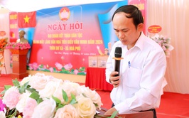 GƯƠNG TRƯỞNG THÔN HỌC BÁC HẾT LÒNG PHỤC VỤ NHÂN DÂN DÂN