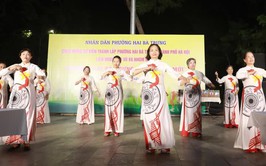 Cán bộ, Nhân dân phường Hai Bà Trưng vui mừng chào đón sự kiện thành lập phường