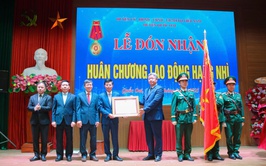 Quốc Oai vinh dự đón nhận Huân chương lao động hạng Nhì