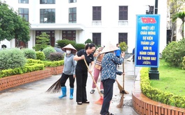 Ra quân tổng vệ sinh môi trường chào mừng Lễ công bố thành lập xã Thanh Oai