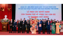 Hà Nội: Trao quyết định thành lập phường Việt Hưng mới