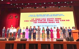 Lễ trao các Quyết định của Thành phố Hà Nội về công tác cán bộ tại phường Ngọc Hà