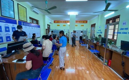 NGÀY ĐẦU HOẠT ĐỘNG CỦA ĐIỂM PHỤC VỤ HÀNH CHÍNH CÔNG XÃ ĐA PHÚC: CHUYÊN NGHIỆP, TẬN TÌNH VÌ SỰ HÀI LÒNG CỦA NGƯỜI DÂN.
