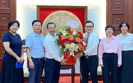 Báo Hànội mới thăm, chúc mừng các phường Long Biên, Việt Hưng, Phúc Lợi