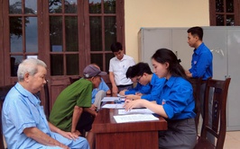 Xuân Mai: hướng dẫn hoàn thiện và thu nhận hồ sơ của người dân đến làm thủ tục hưởng trợ cấp hưu trí xã hội theo Nghị định 176 của Chính Phủ
